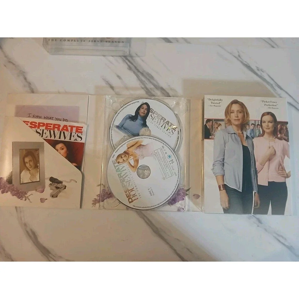 Desperate Housewives: The Complete First Season (DVD, 2005) - Picture 6 of 7